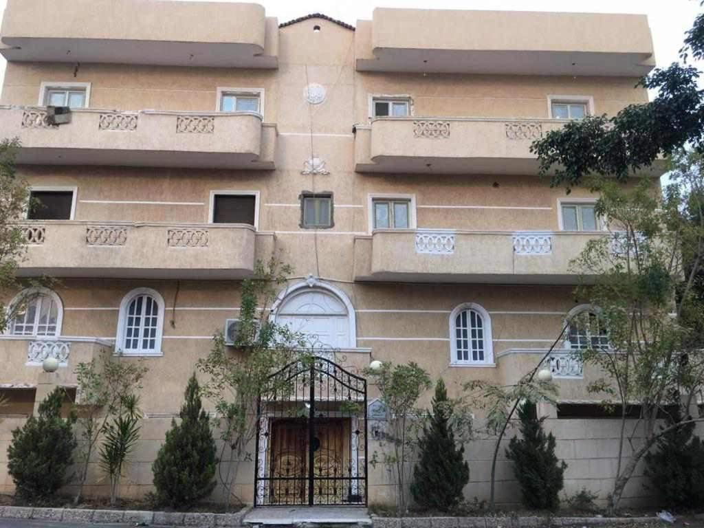 Jnah Fndki 5 Njom Bahdiqh Khash Mkif Bvila Alasaad - Amam Mol Alarb Villa Sheikh Zayed City Exterior photo